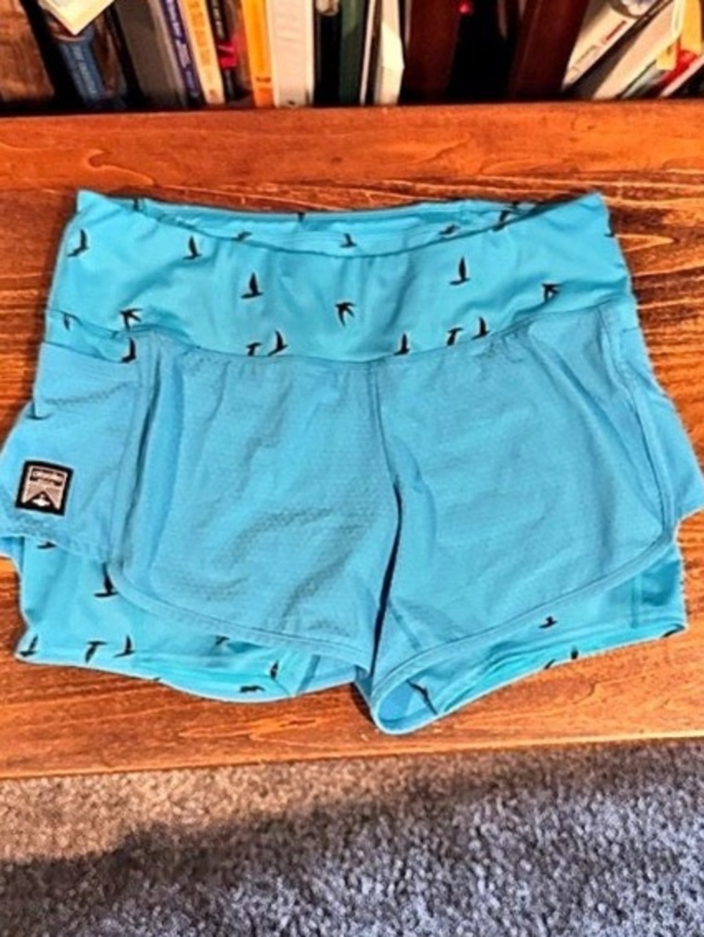 Oiselle 2-in-1 Roga shorts EUC flying birds bold blue